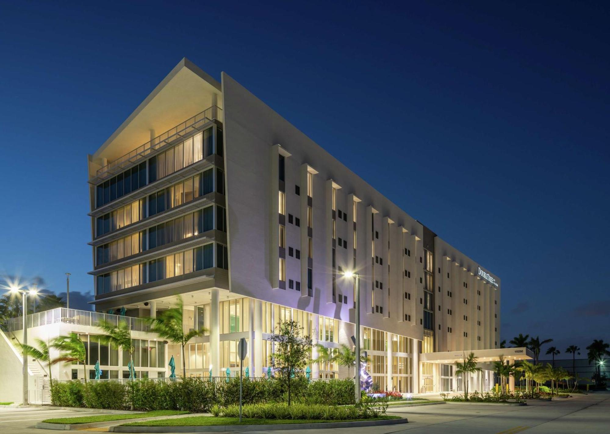 ดับเบิลทรี บาย ฮิลตัน ไมอามี โดรัล Hotel Sweetwater ภายนอก รูปภาพ