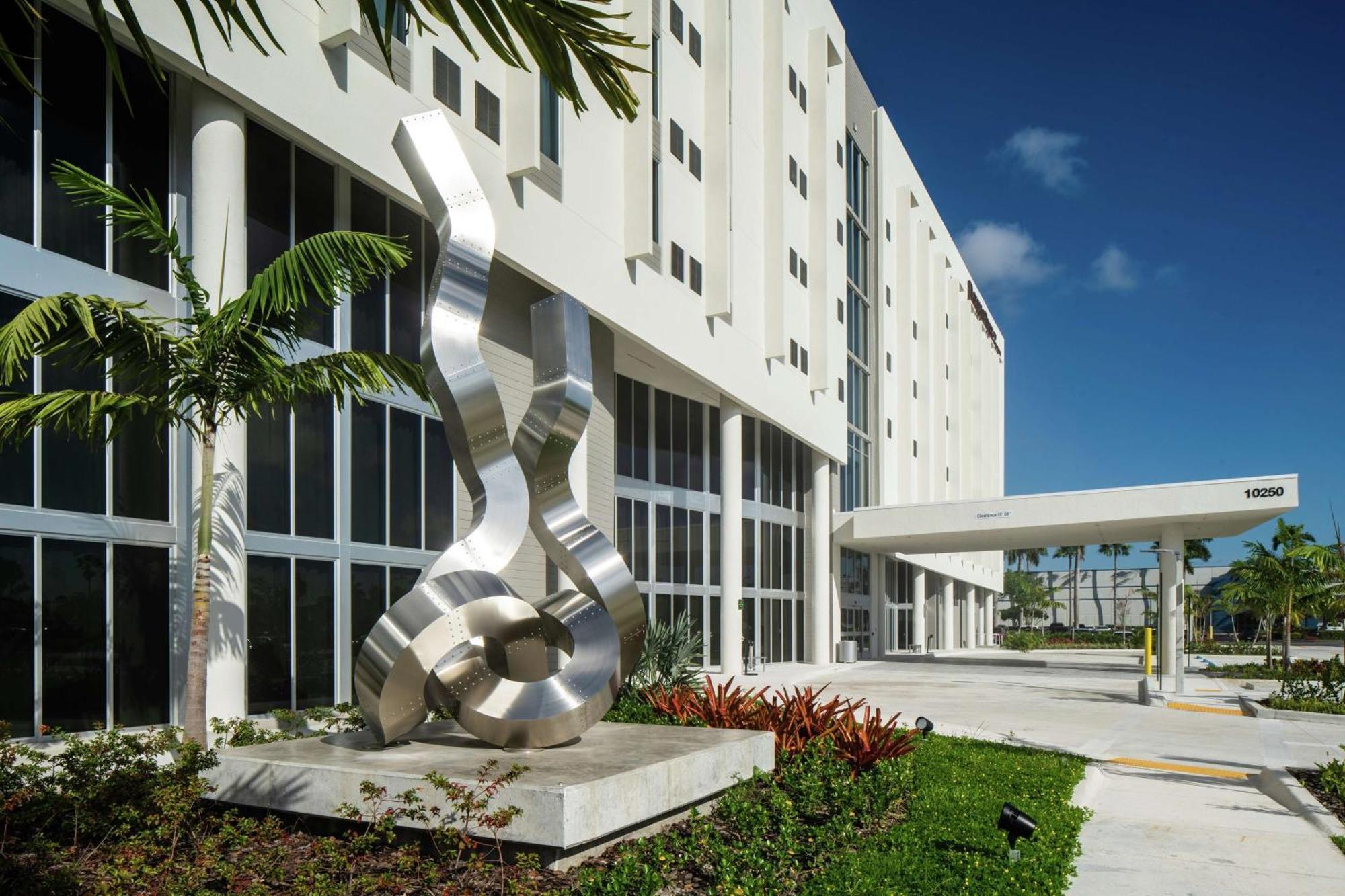 ดับเบิลทรี บาย ฮิลตัน ไมอามี โดรัล Hotel Sweetwater ภายนอก รูปภาพ